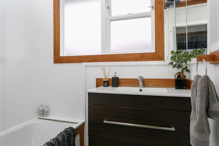 Photo of property in 4 Tamatea Road, Taupo, 3330