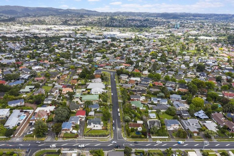 Photo of property in 40 Te Atatu Road, Te Atatu South, Auckland, 0610