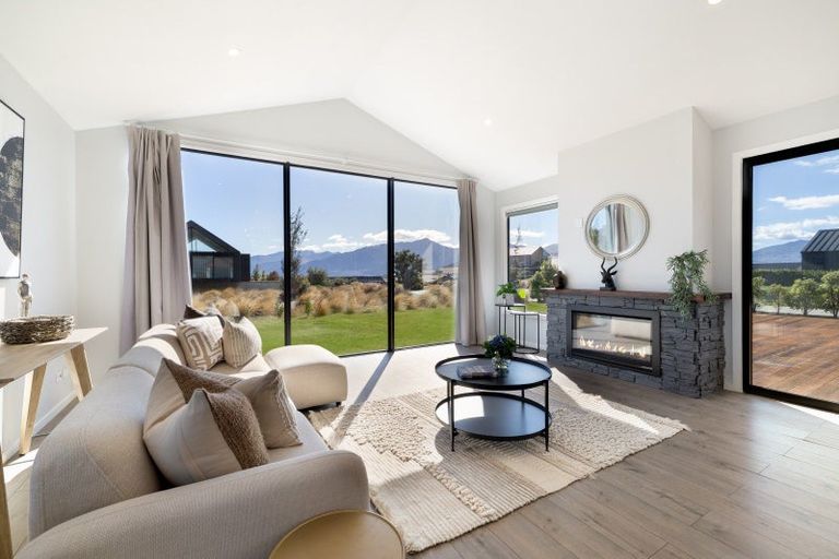 Photo of property in 19 Glenfiddich Road, Jacks Point, Queenstown, 9371