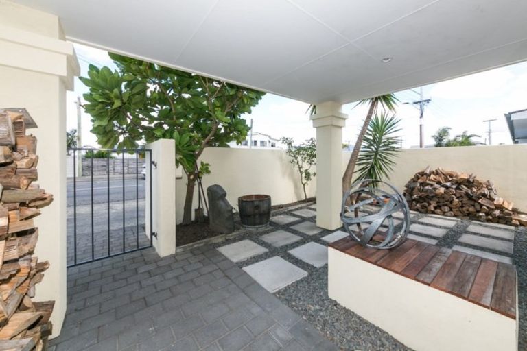 Photo of property in 15 Charles Street, Westshore, Napier, 4110