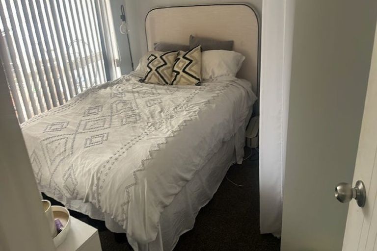 Photo of property in 75 Bordeaux Parade, Te Atatu South, Auckland, 0610