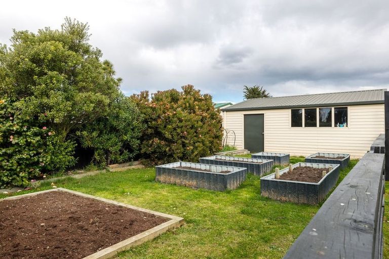 Photo of property in 1 Holmes Street, Waimate, 7924