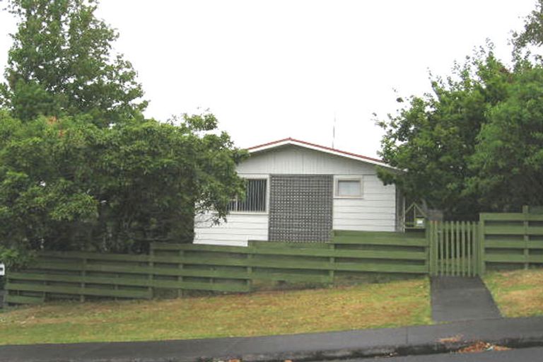 Photo of property in 2/11 Lavery Place, Sunnynook, Auckland, 0632