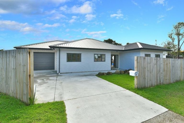 Photo of property in 294 Royal Road, Massey, Auckland, 0614