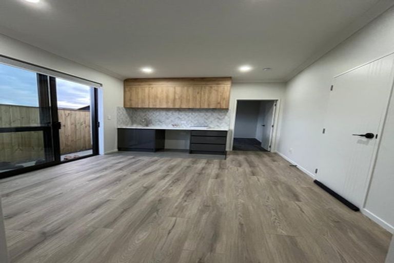 Photo of property in 2/9 Pratt Street, Papakura, 2110