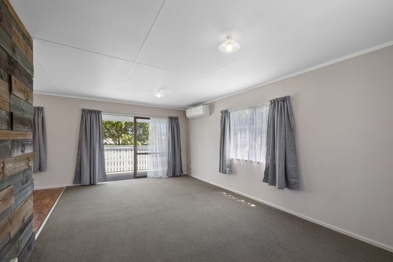 Photo of property in 8 Tahurangi Place, Spotswood, New Plymouth, 4310