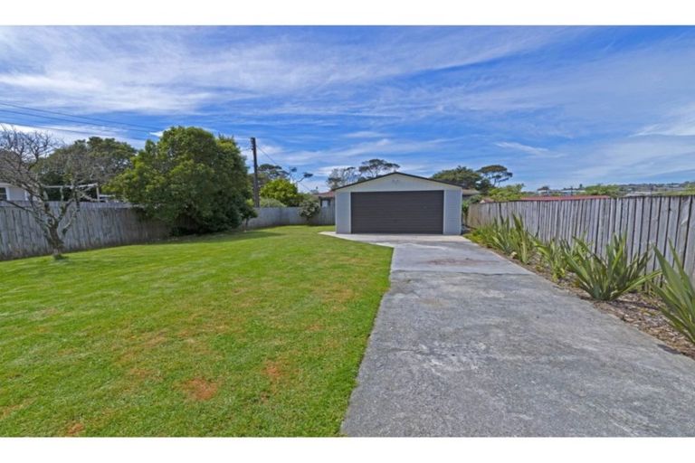 Photo of property in 14 Birdwood Road, Swanson, Auckland, 0612