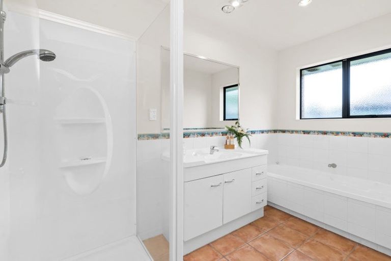 Photo of property in 18 Chatsfield Place, Te Kamo, Whangarei, 0112