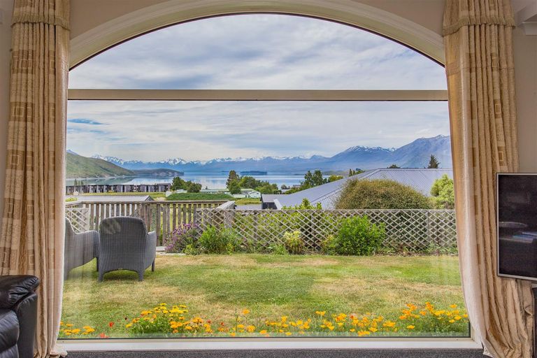 Photo of property in 2 Sams Place, Lake Tekapo, 7999