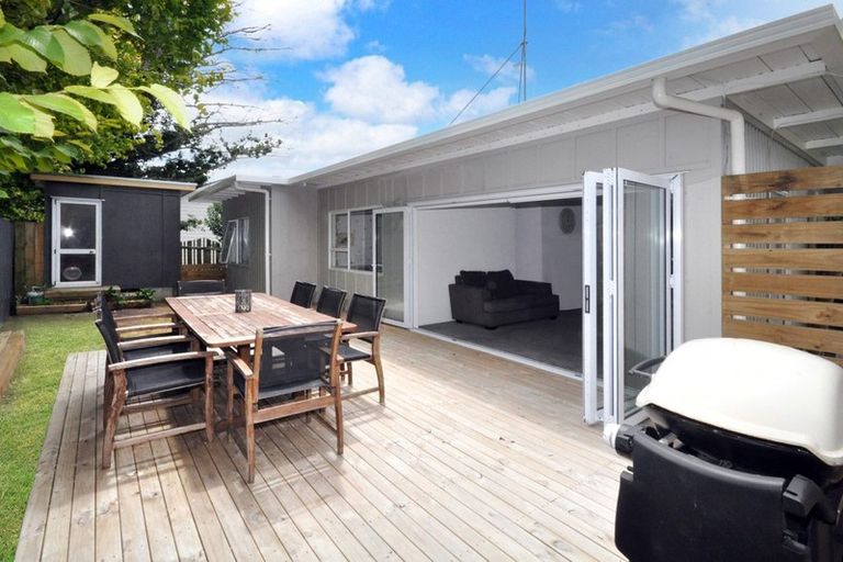 Photo of property in 7a Eagle Place, Red Beach, 0932