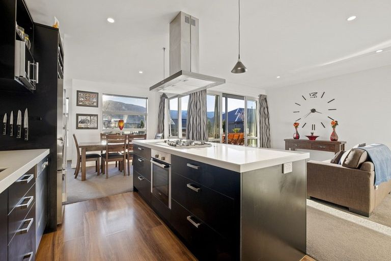 Photo of property in 12 Magnetic Place, Cromwell, 9310