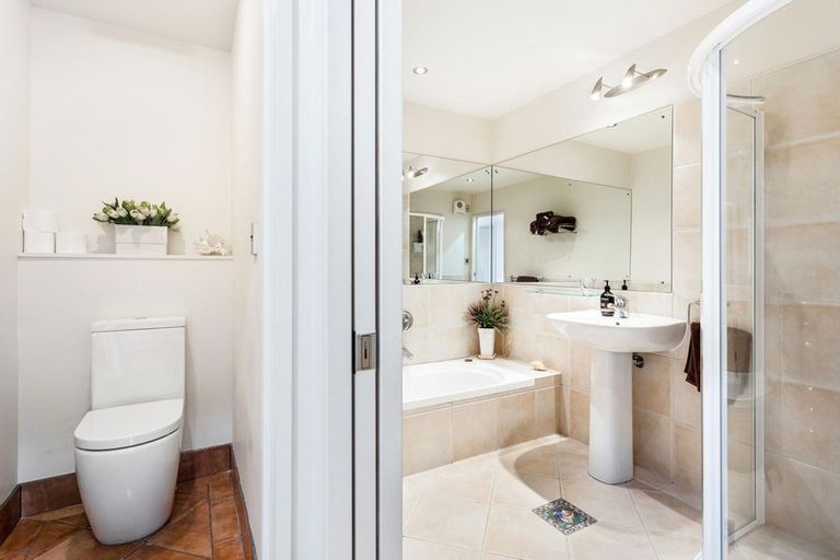 Photo of property in 44a Spinnaker Drive, Te Atatu Peninsula, Auckland, 0610