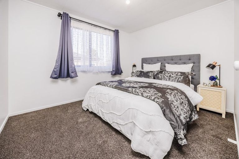 Photo of property in 47a Sutton Crescent, Papakura, 2110