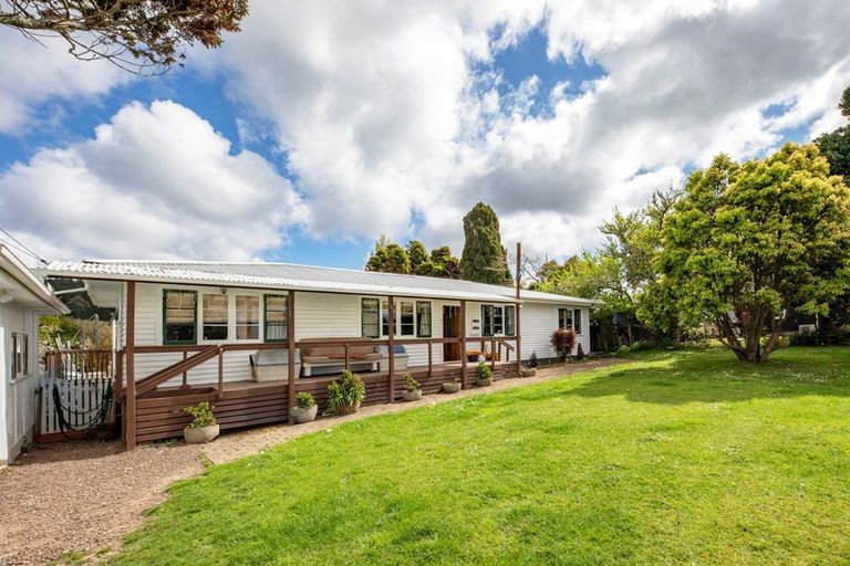 Photo of property in 18 School Road, Riverhead, 0820