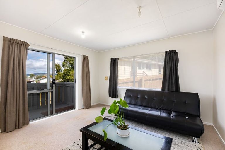 Photo of property in 17 Sombrero View, Ascot Park, Porirua, 5024