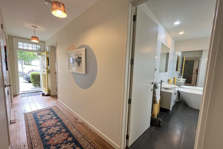 Photo of property in 31 Newman Terrace, Thorndon, Wellington, 6011