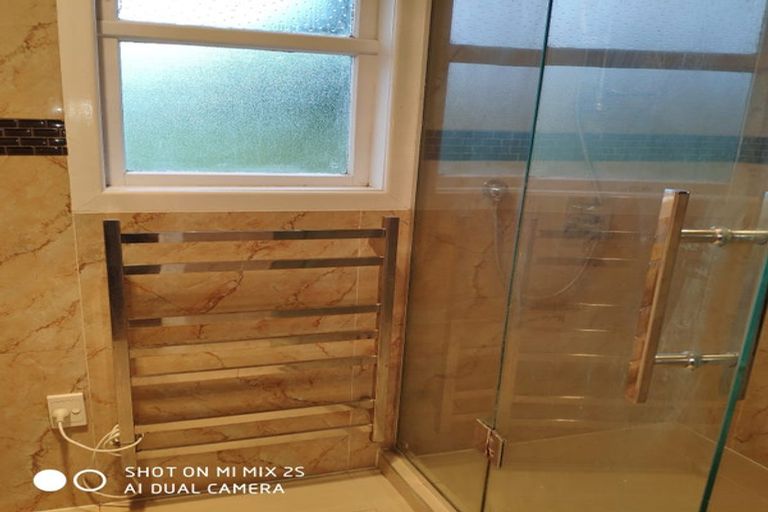 Photo of property in 73 Kervil Avenue, Te Atatu Peninsula, Auckland, 0610