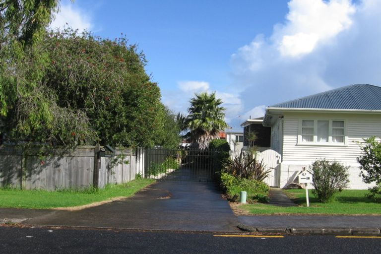 Photo of property in 53 Clovelly Road, Bucklands Beach, Auckland, 2012