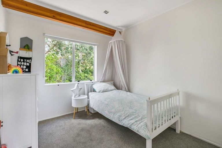 Photo of property in 8a Holiday Road, Stanmore Bay, Whangaparaoa, 0932