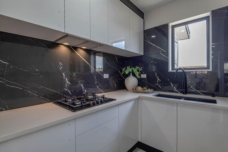 Photo of property in 10 Rockpool Road, Orewa, 0931