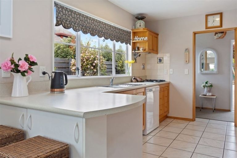 Photo of property in 33 Taranaki Drive, Woodend, 7610