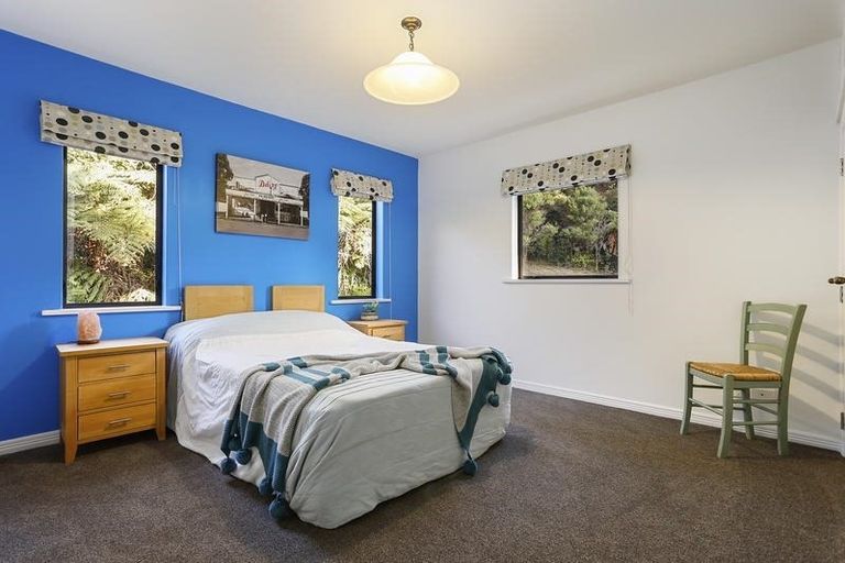 Photo of property in 25 Cochran Road, Oratia, Auckland, 0604