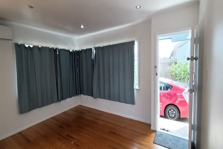 Photo of property in 2/265 Massey Road, Mangere East, Auckland, 2024