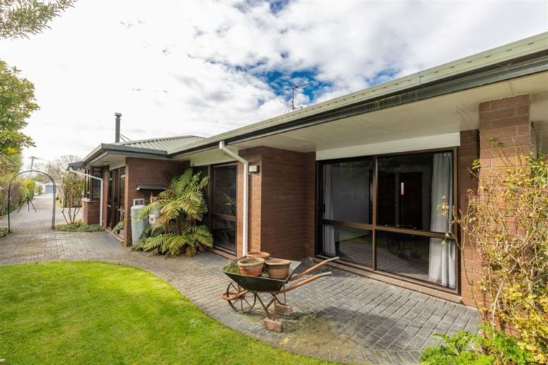 Photo of property in 2/11 Rossiter Avenue, Redwood, Christchurch, 8051