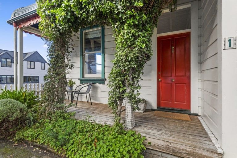 Photo of property in 1 Pitarua Street, Thorndon, Wellington, 6011