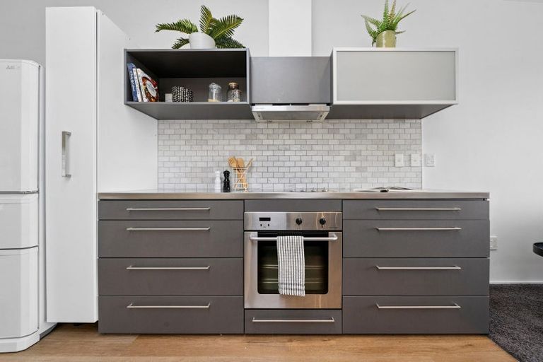 Photo of property in 23/2 Onslow Road, Khandallah, Wellington, 6035