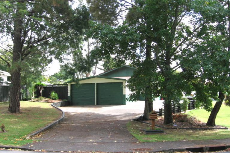 Photo of property in 4 Serwayne Place, Sunnyvale, Auckland, 0612