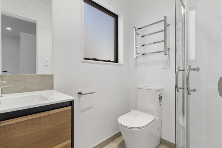 Photo of property in 8b Tahinga Street, Northcote, Auckland, 0627