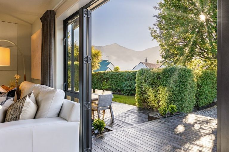 Photo of property in 65 Oregon Drive, Kelvin Heights, Queenstown, 9300
