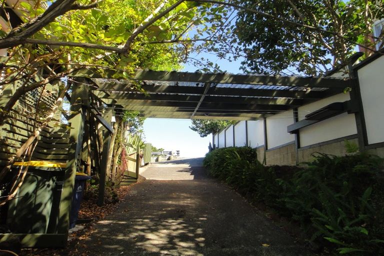 Photo of property in 639a Glenfield Road, Totara Vale, Auckland, 0629