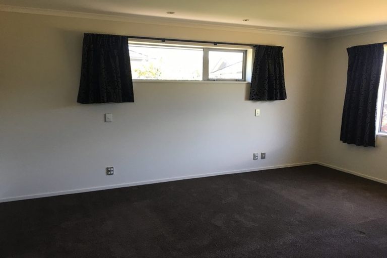 Photo of property in 10 Handley Crescent, Wigram, Christchurch, 8042