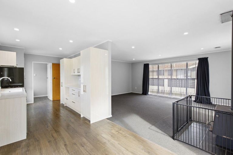 Photo of property in 45 Hartford Crescent, Totara Park, Upper Hutt, 5018