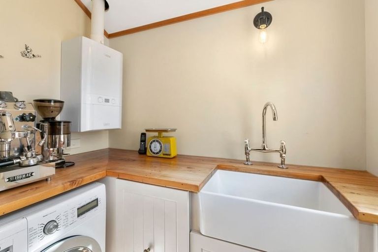 Photo of property in 8a Puriri Street, Eastbourne, Lower Hutt, 5013