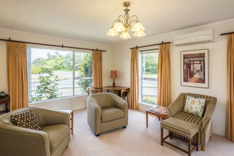 Photo of property in 60 Rewarewa Crescent, Waikanae, 5036