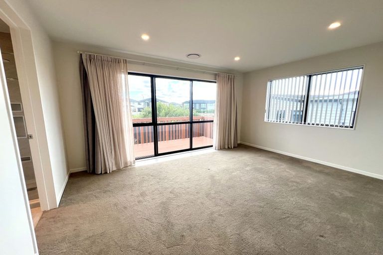 Photo of property in 10 Rossbeg Lane, Flat Bush, Auckland, 2019