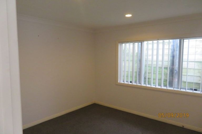 Photo of property in 3a Trelawn Place, Cockle Bay, Auckland, 2014
