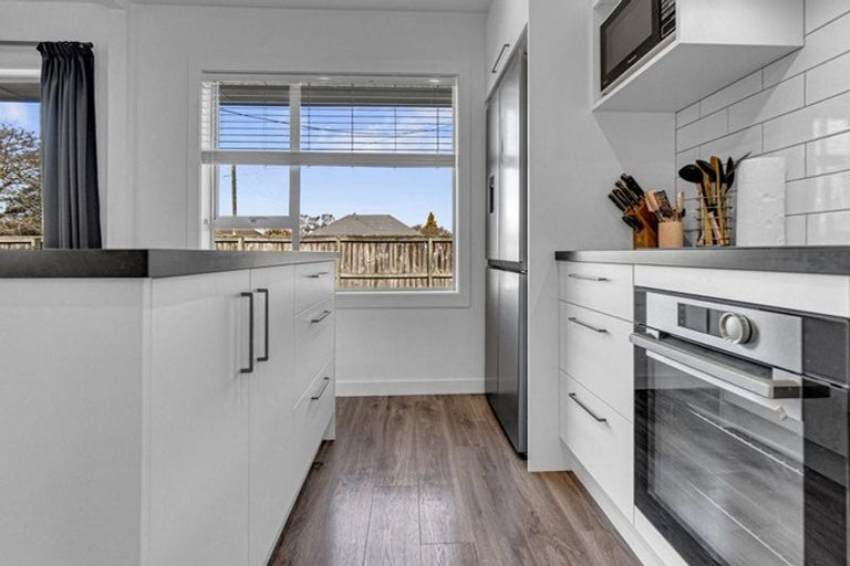 Photo of property in 32 Bentley Street, Russley, Christchurch, 8042