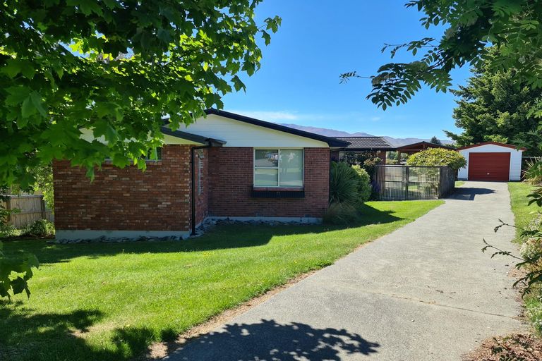 Photo of property in 31 Aorangi Crescent, Lake Tekapo, 7999