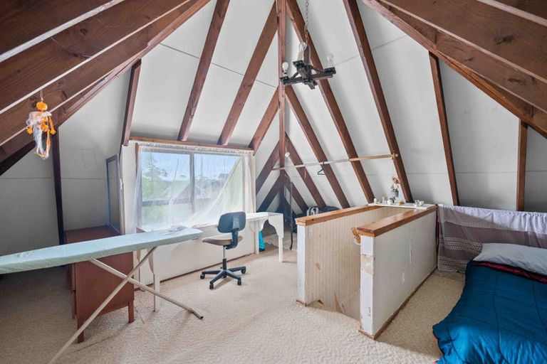 Photo of property in 48 Pokapu Street, Titirangi, Auckland, 0600