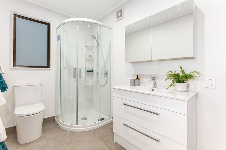 Photo of property in 19 Kinloch Place, Papakowhai, Porirua, 5024