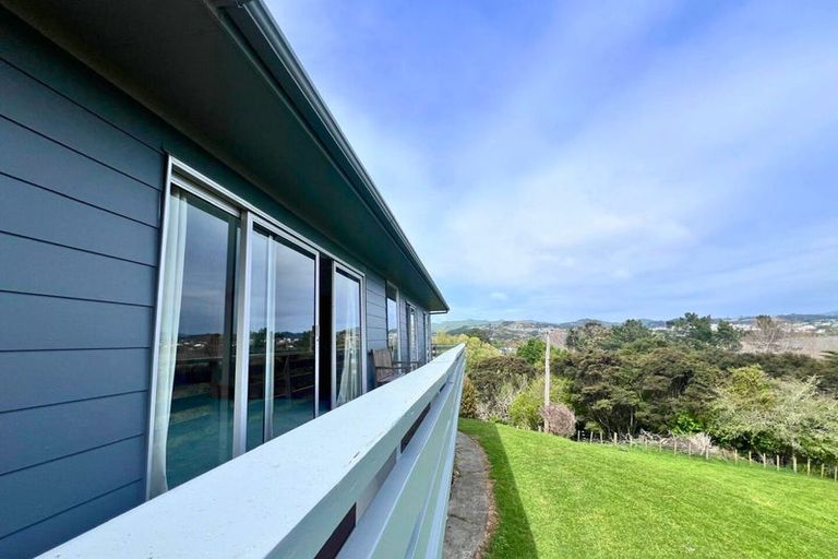 Photo of property in 102 Paekakariki Hill Road, Pauatahanui, Porirua, 5381