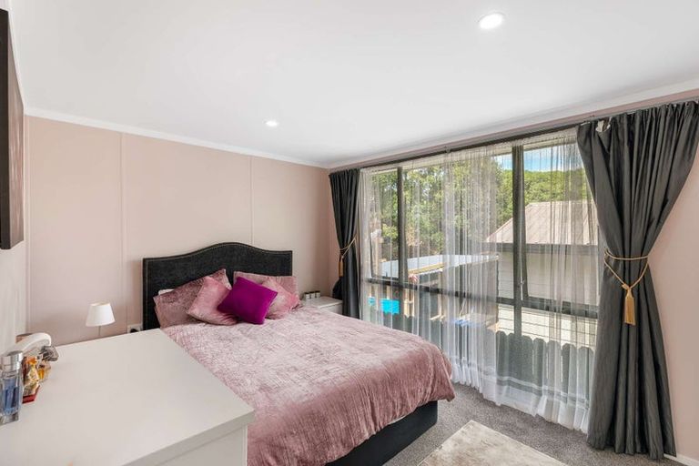 Photo of property in 1/8 Kirklow Place, Goodwood Heights, Auckland, 2105