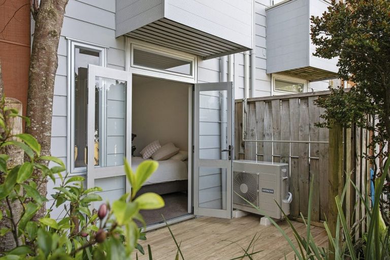 Photo of property in 42 Albionvale Road, Glen Eden, Auckland, 0602