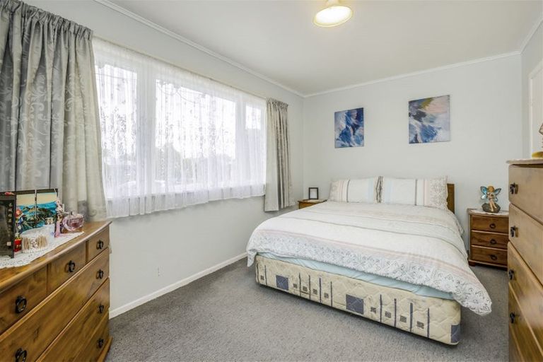 Photo of property in 12 Kerry Place, Papakura, 2110
