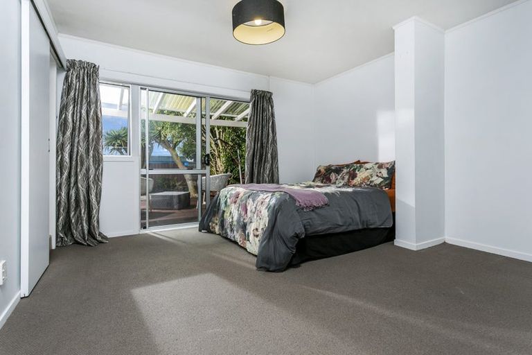 Photo of property in 2/4 Coronation Road, Glenfield, Auckland, 0627