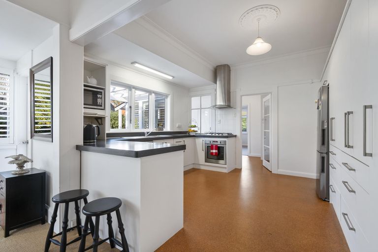 Photo of property in 44 Manapouri Crescent, Hokowhitu, Palmerston North, 4410